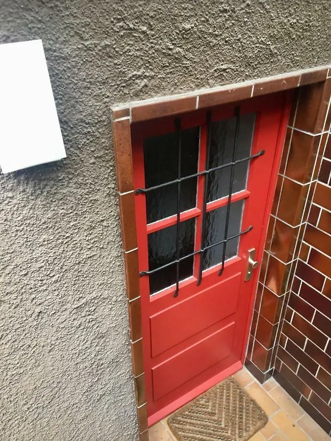 Optimale Lage In Stuttgart-Vaihingen: Einfache Wohnung Im Souterrain Germany