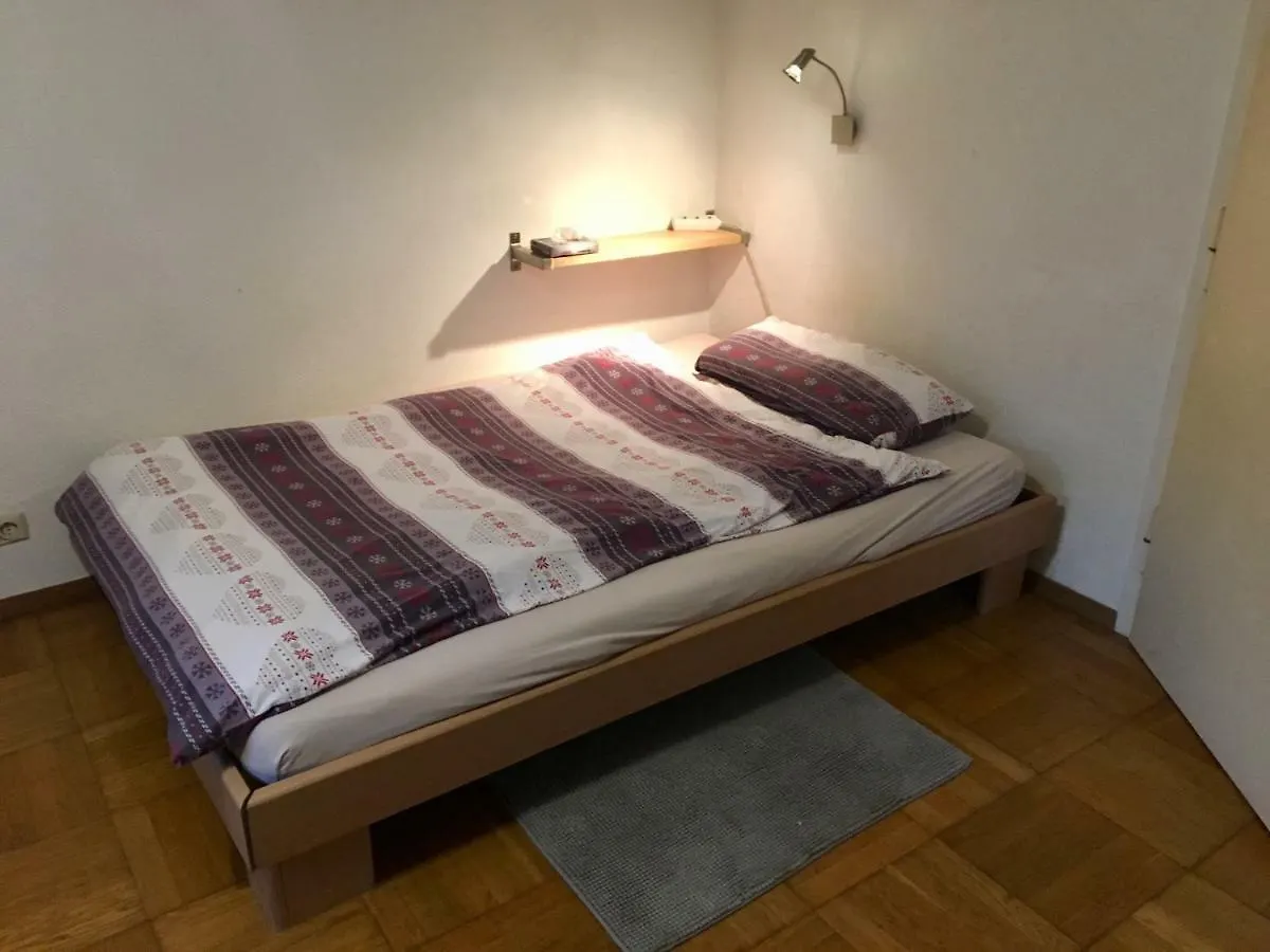 アパート Optimale Lage In Stuttgart-Vaihingen: Einfache Wohnung Im Souterrain