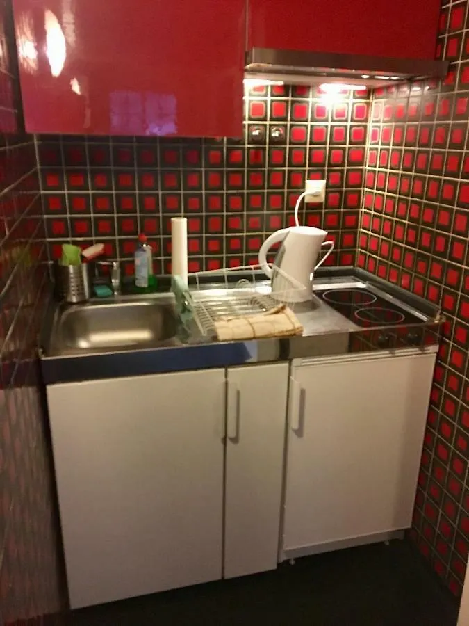 Apartment Optimale Lage In Stuttgart-Vaihingen: Einfache Wohnung Im Souterrain Germany